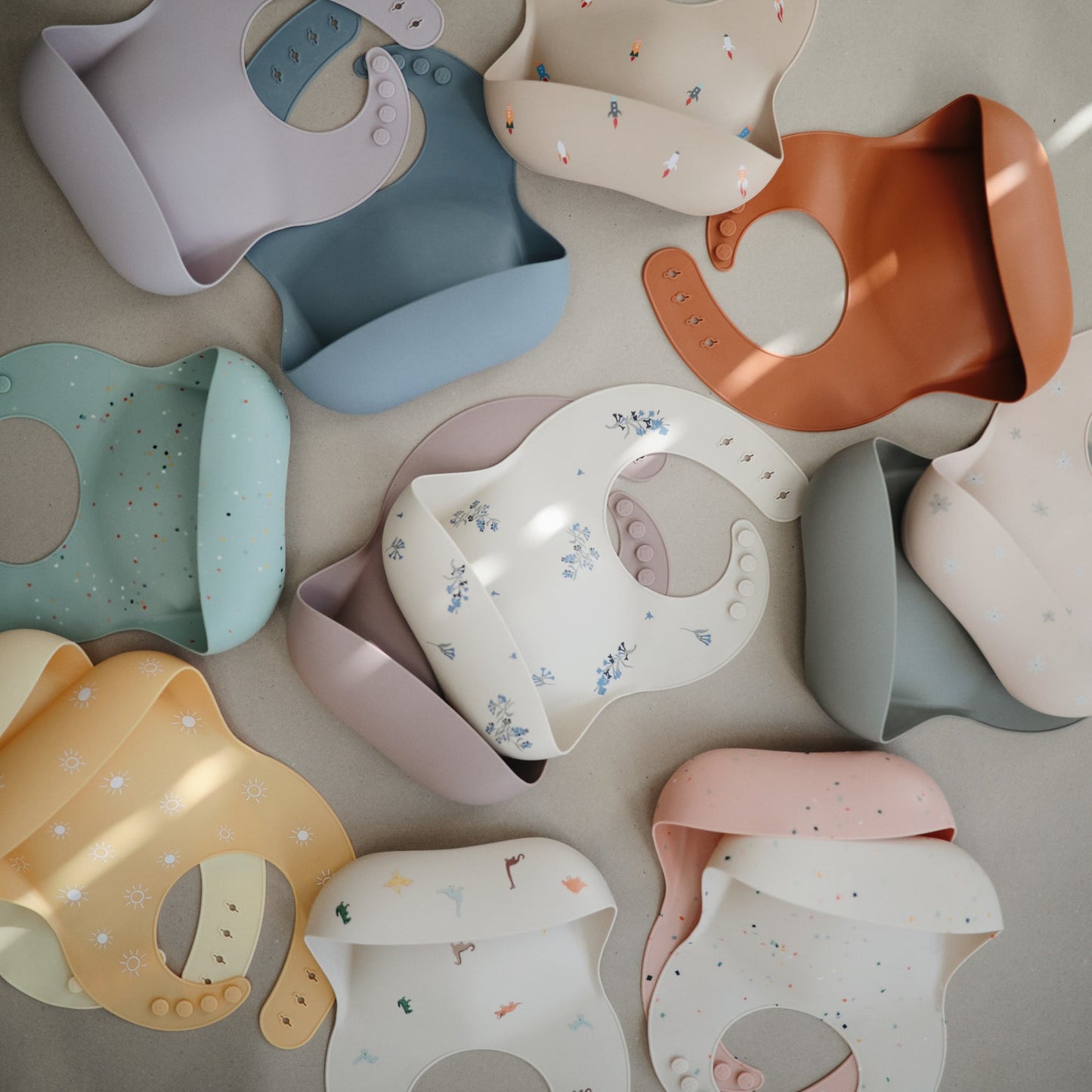 MUSHIE SILICONE BIB - SUN